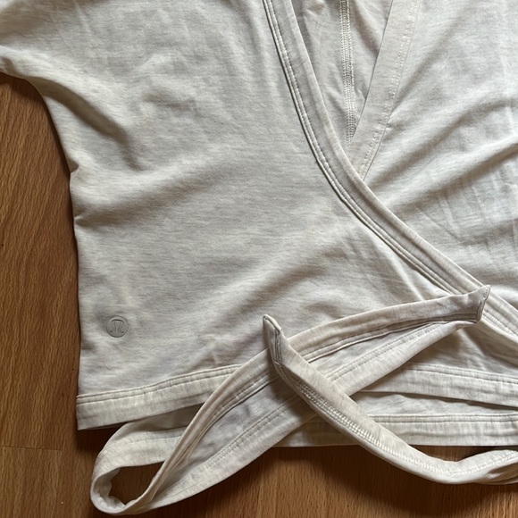 Lululemon beige wrap tee - Picture 2 of 5